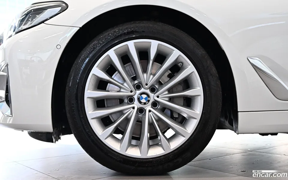 BMW 5 Series 530i 2022 — миниатюра 2