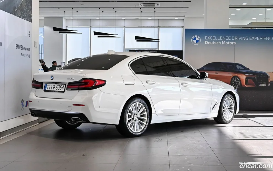 BMW 5 Series 530i 2022 — миниатюра 4