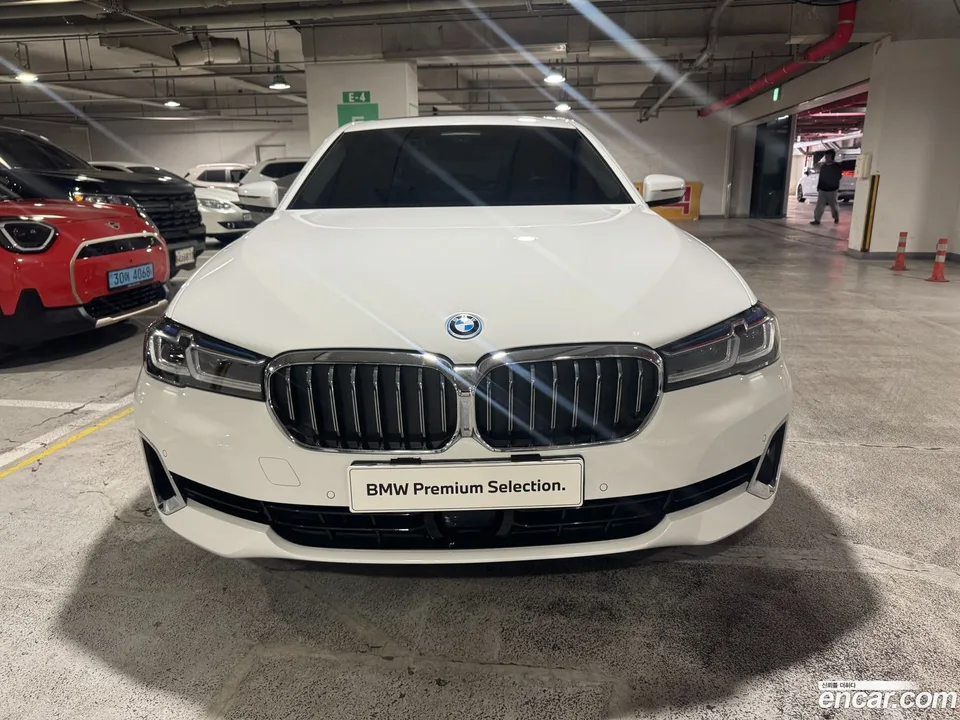 BMW 5 Series 530e 2023 — миниатюра 3