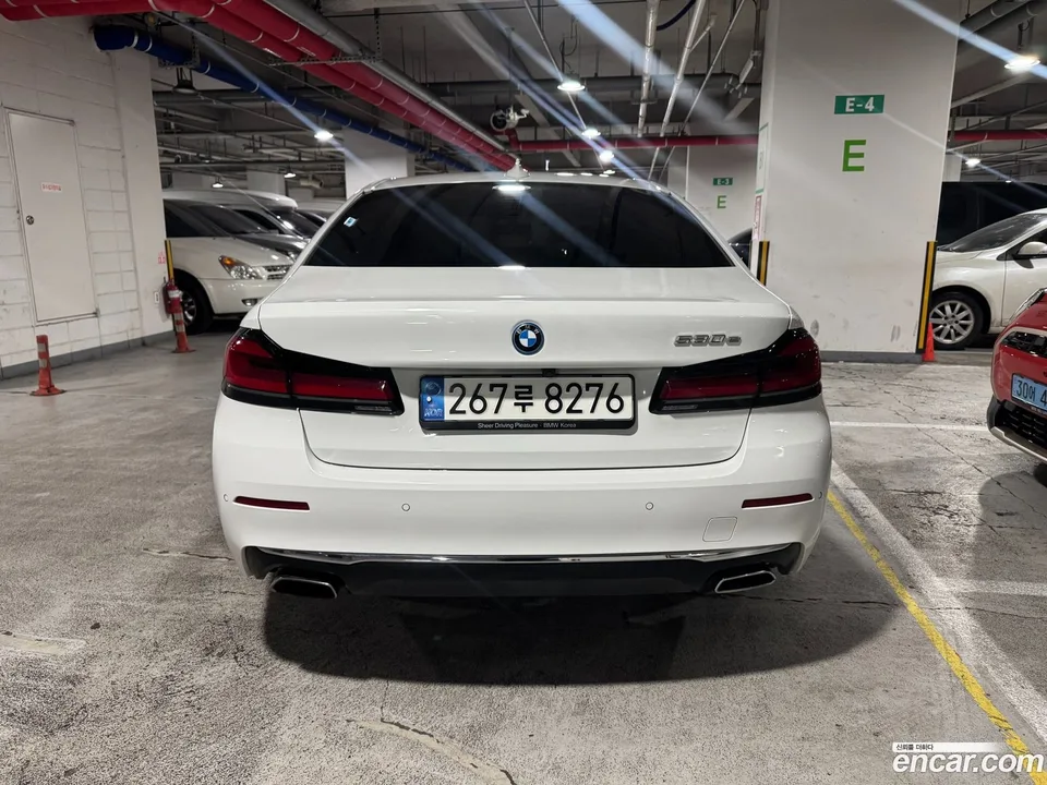 BMW 5 Series 530e 2023 — миниатюра 4