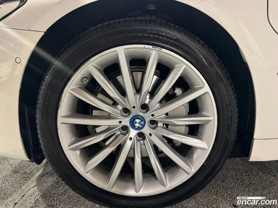BMW 5 Series 530e 2023 — миниатюра 5
