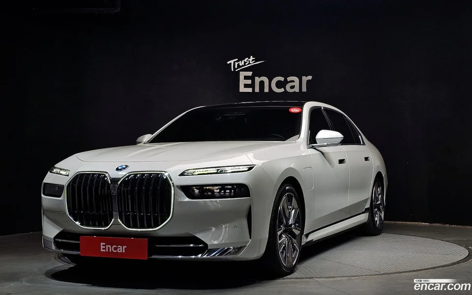BMW 7 Series 750e xDrive 2023 — фото 1, купить с доставкой в Москву