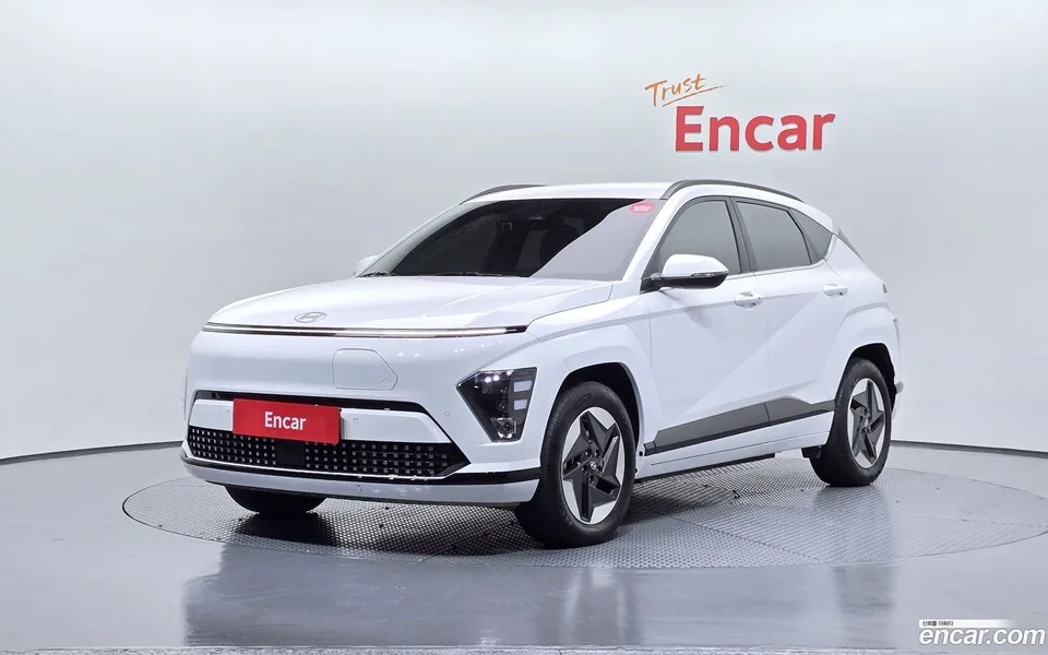 Hyundai Kona Electric 2023 — фото 1, купить с доставкой в Москву