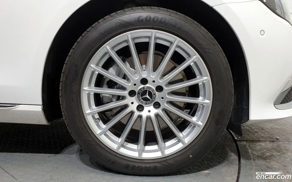 Mercedes-Benz E-Class E250 2022 — миниатюра 2