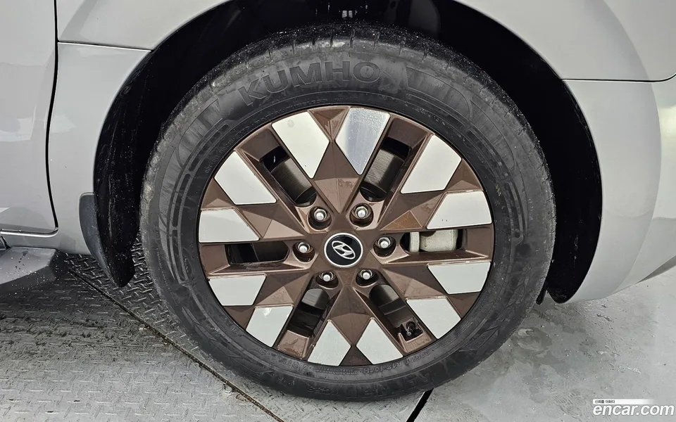 Hyundai Staria 4WD 9 2023 — миниатюра 2