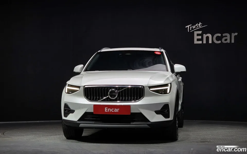 Volvo XC40 B4 2023 — миниатюра 3
