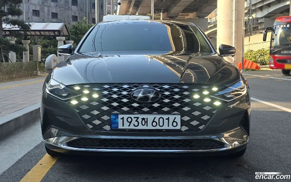 Hyundai Grandeur IG 2.5 2022 — photo 1, buy with delivery to Moscow