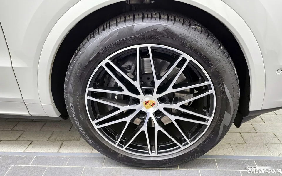Porsche Cayenne 3.0 E- 2024 — миниатюра 2