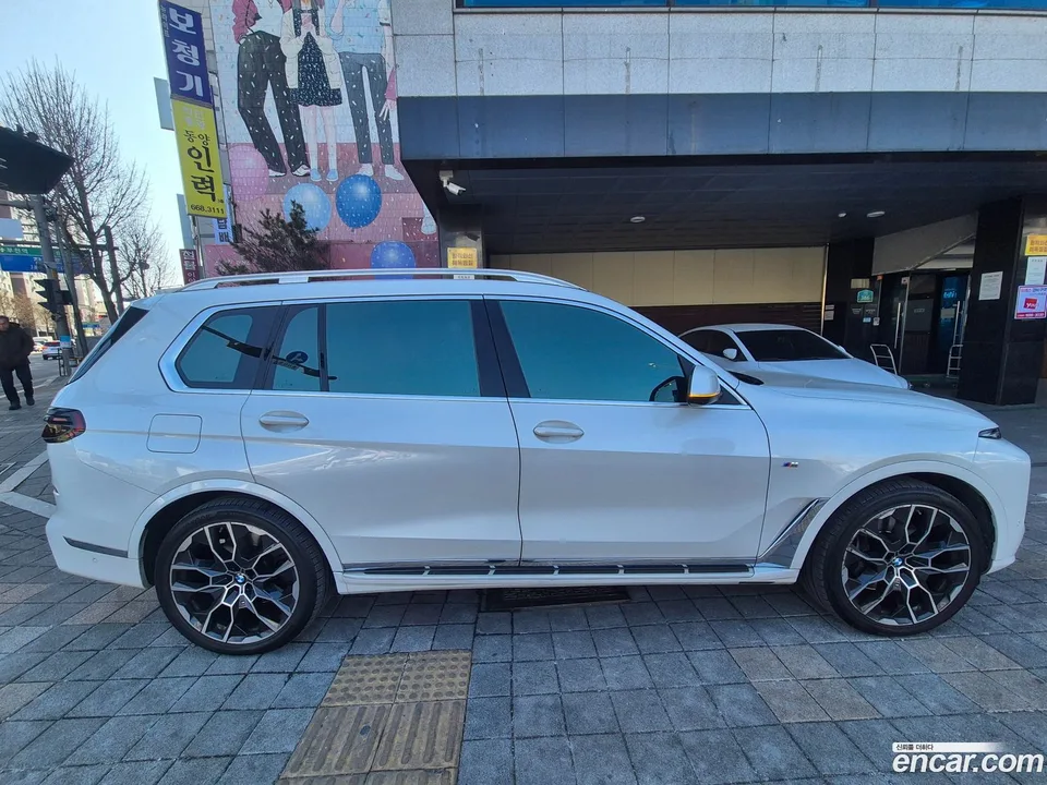 BMW X7 xDrive 40i M 6 2023 — миниатюра 2