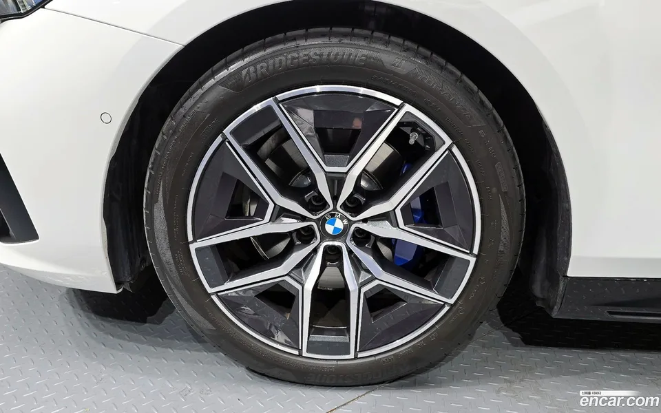 BMW 5 Series 520i M 2025 — миниатюра 2