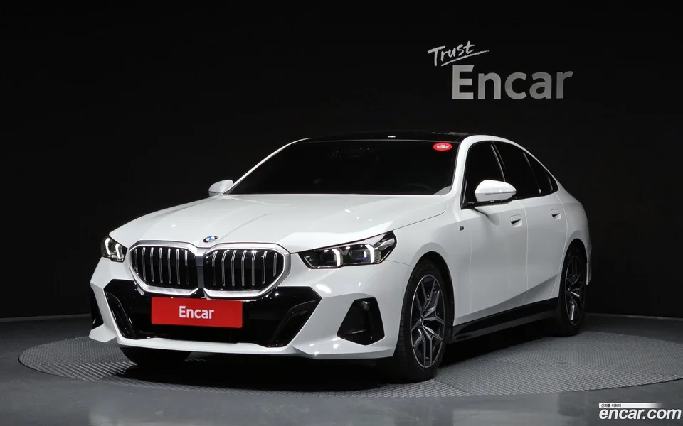 BMW 5 Series 520i M 2025 — фото 1, купить с доставкой в Москву
