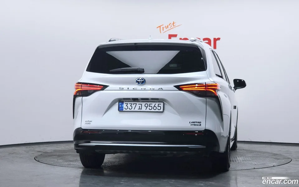 Toyota Sienna 2.5 AWD 2023 — миниатюра 4