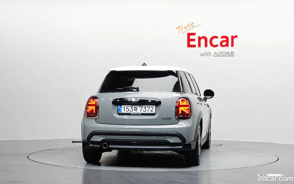 MINI Cooper 5 2022 — миниатюра 4