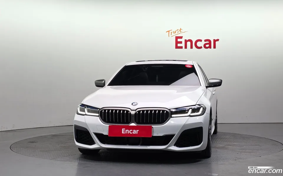 BMW 5 Series M550i xDrive 2022 — thumbnail 3