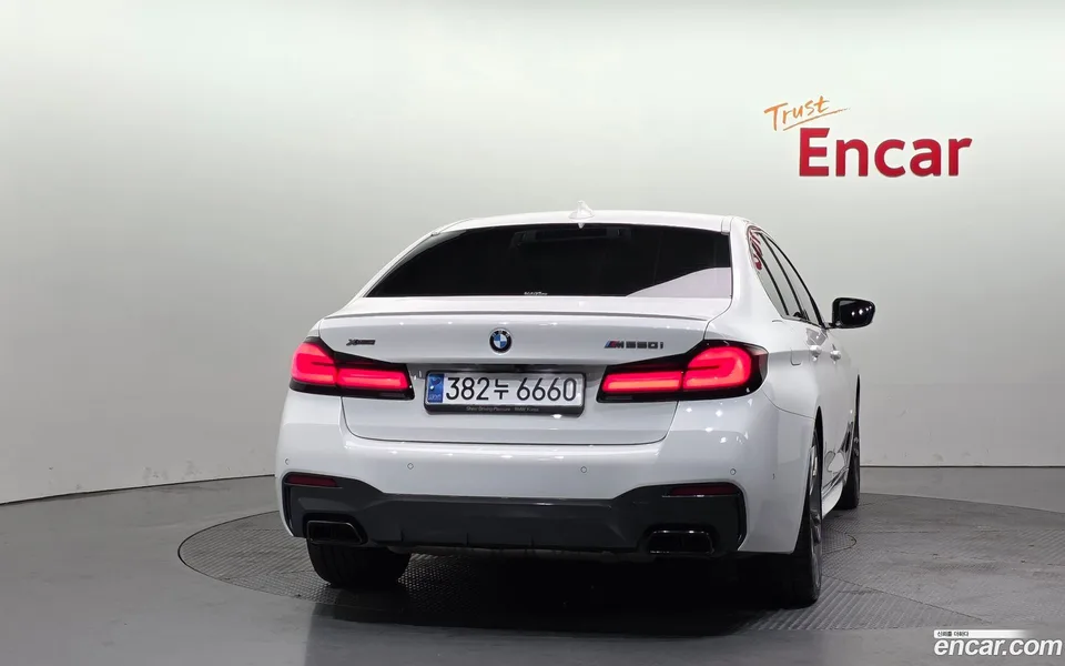 BMW 5 Series M550i xDrive 2022 — thumbnail 4