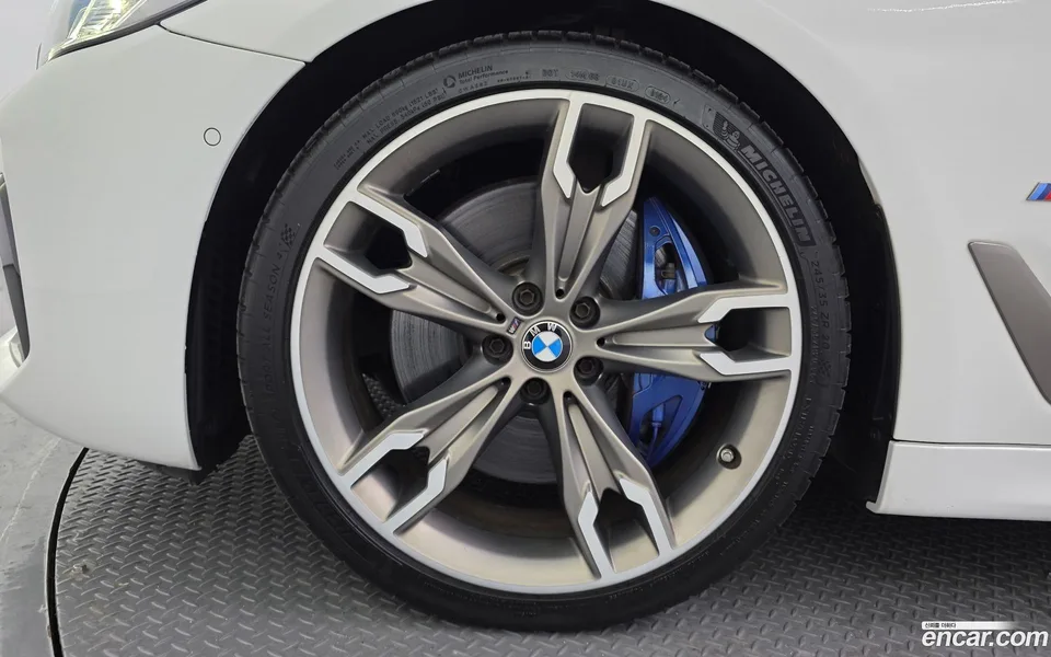 BMW 5 Series M550i xDrive 2022 — thumbnail 5