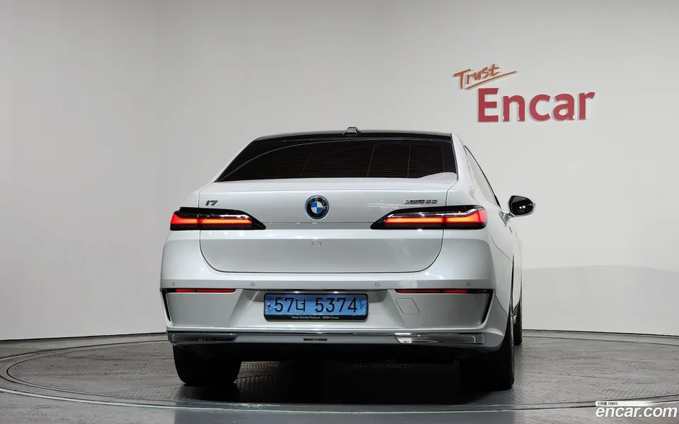 BMW i7 xDrive 60 2023 — миниатюра 4