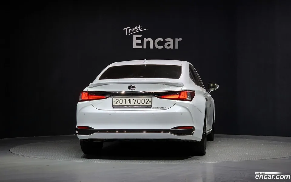 Lexus ES 300h F-Sport 2024 — миниатюра 4
