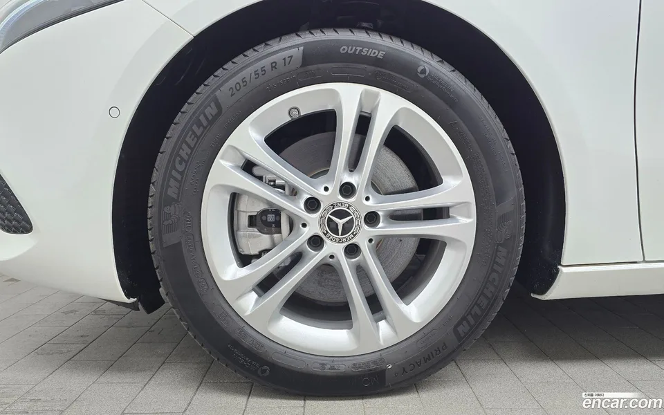Mercedes-Benz A-Class A220 2025 — миниатюра 2
