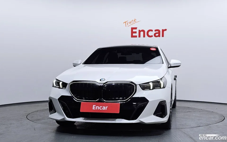 BMW 5 Series 520i 2024 — миниатюра 3