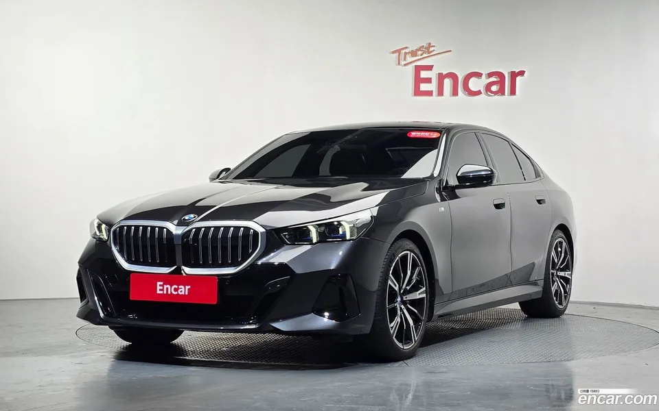 BMW 5 Series 530i xDrive M 2024 — фото 1, купить с доставкой в Москву