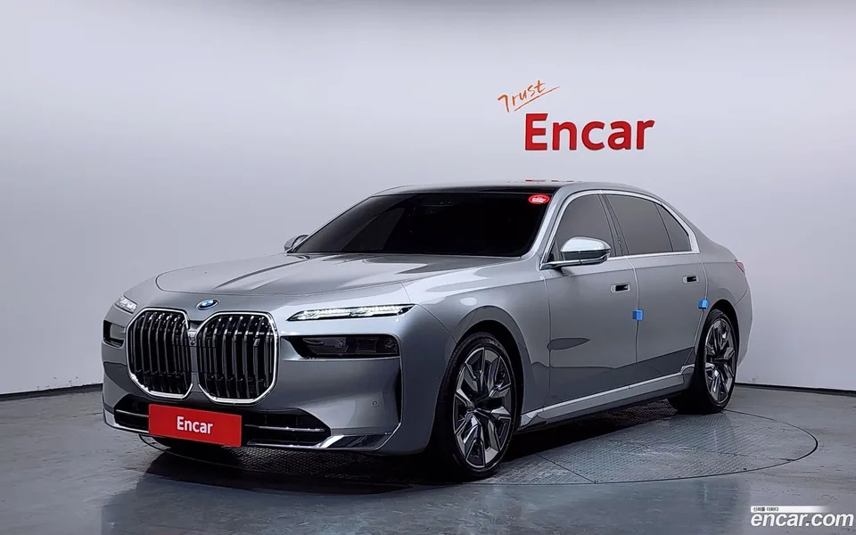 BMW i7 xDrive 60 2023 — фото 1, купить с доставкой в Москву