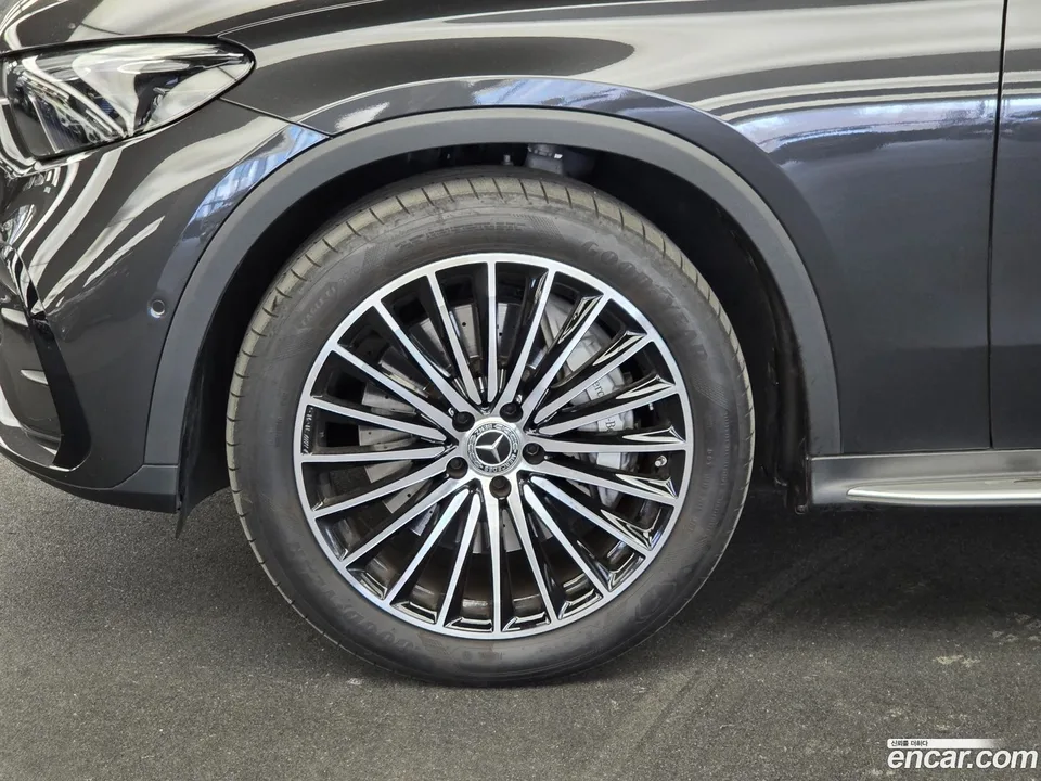 Mercedes-Benz GLC-Class GLC300 4MATIC AMG Line 2024 — миниатюра 2