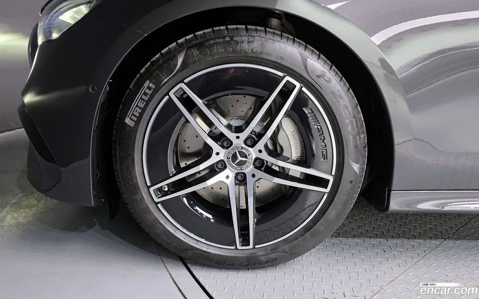 Mercedes-Benz E-Class E200 AMG Line 2025 — миниатюра 2