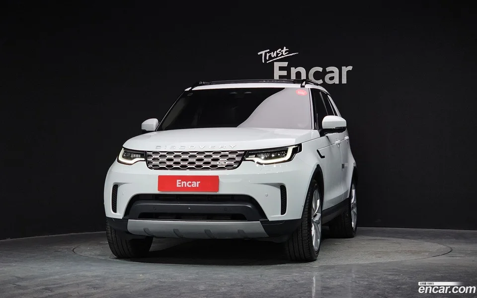 Land Rover Discovery 2.0 P300 SE 2023 — миниатюра 3