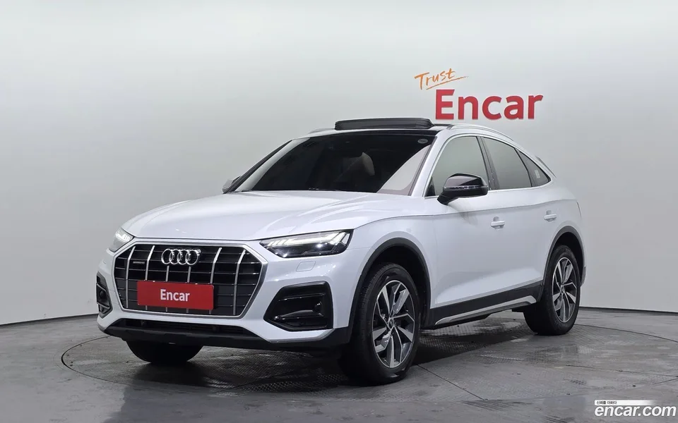Audi Q5 45 TFSI 2022 — фото 1, купить с доставкой в Москву