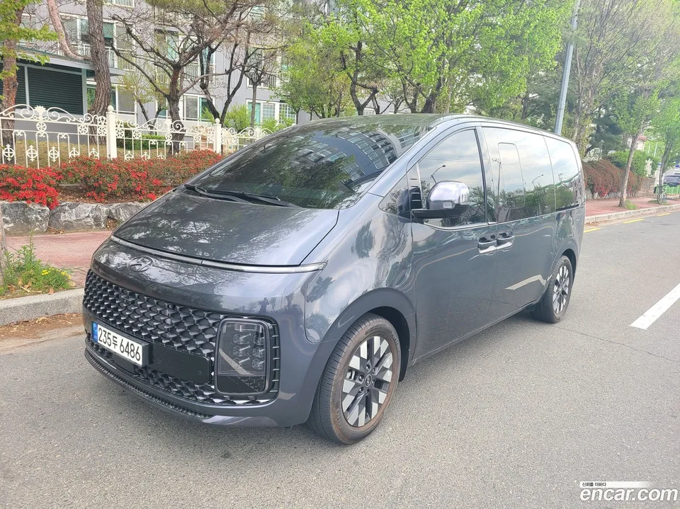 Hyundai Staria 4WD 9 2023 — миниатюра 2