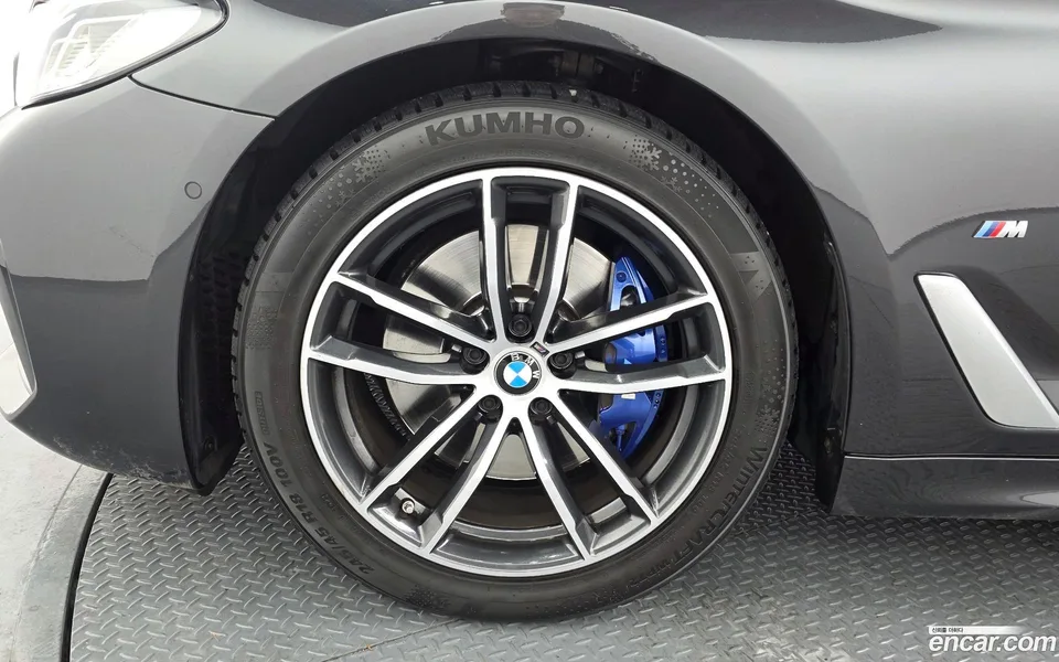 BMW 5 Series 520i M 2022 — миниатюра 2