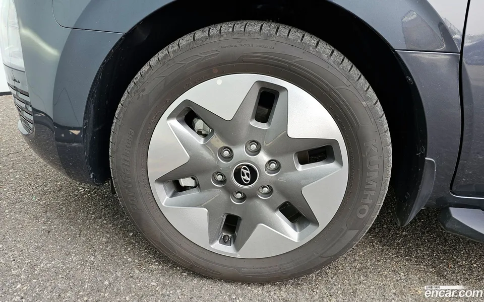 Hyundai Staria 9 2024 — миниатюра 2