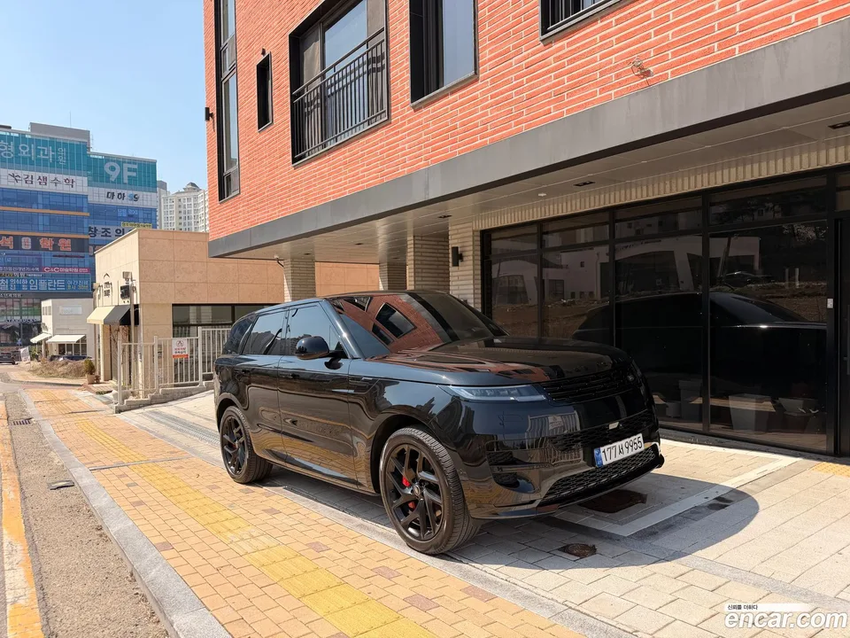 Land Rover Range Rover Sport D300 HSE 2024 — фото 1, купить с доставкой в Москву