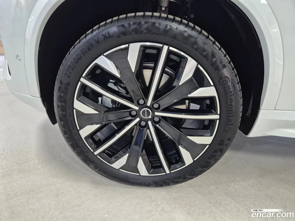 Volvo XC90 B6 2025 — миниатюра 2