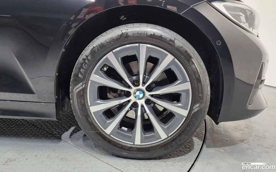 BMW 3 Series 320i 2022 — миниатюра 5
