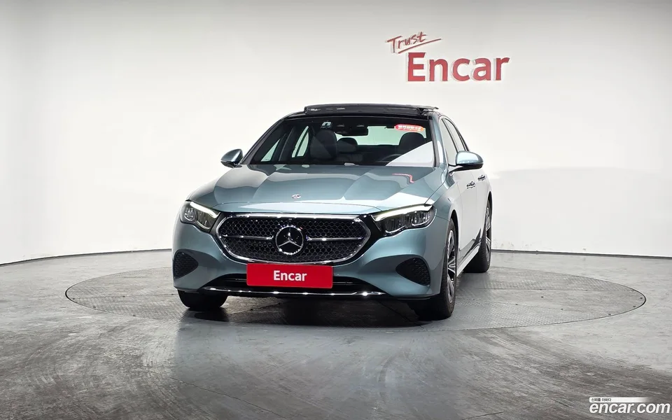 Mercedes-Benz E-Class E200 2025 — миниатюра 3