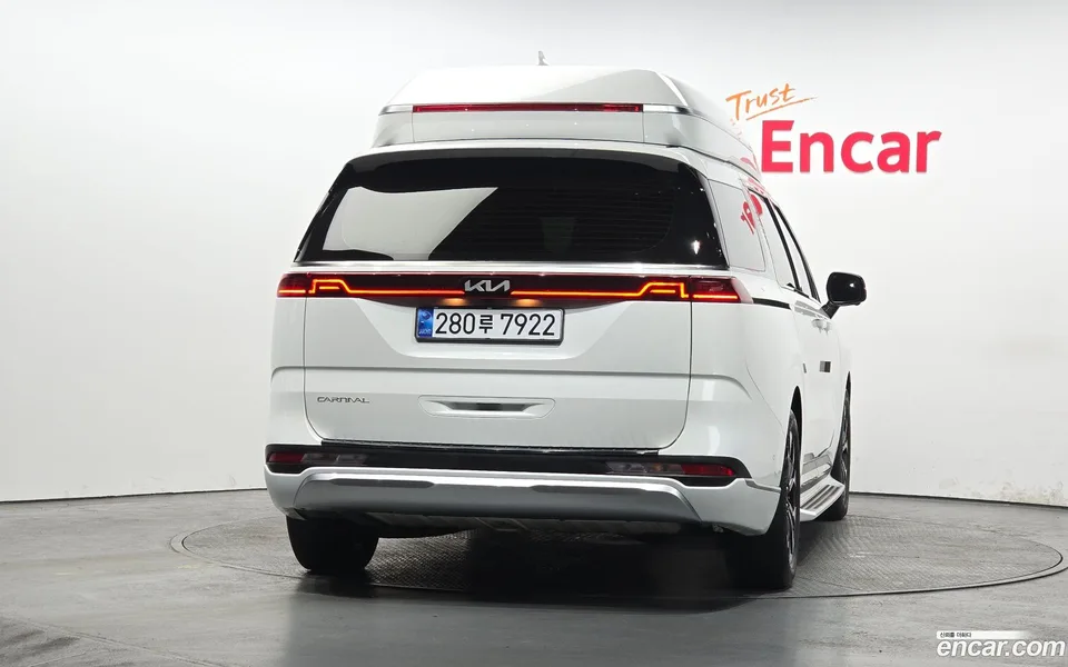 Kia Carnival 7 2023 — thumbnail 4