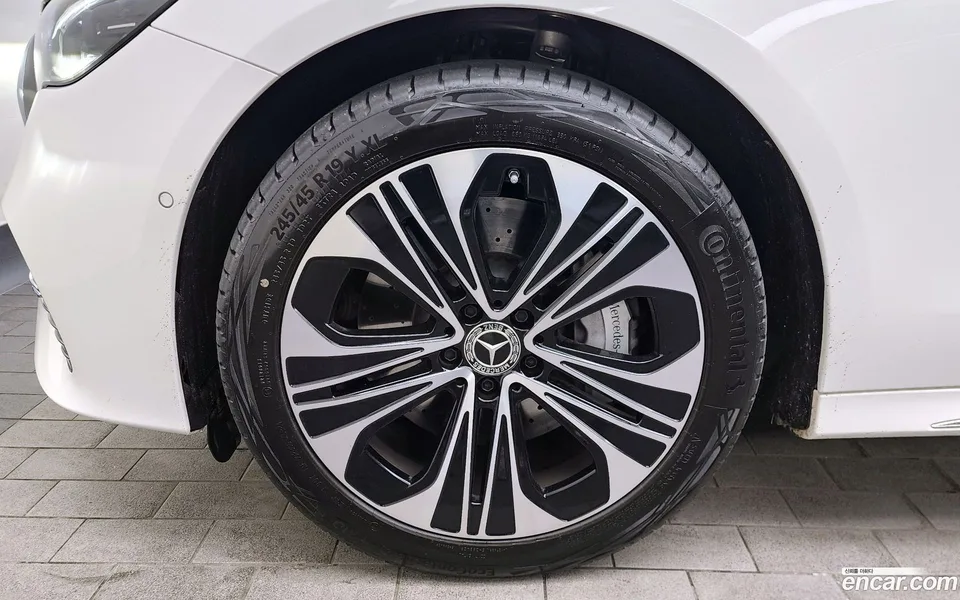 Mercedes-Benz E-Class E350e 4MATIC 2025 — миниатюра 5