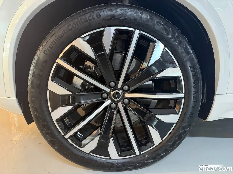 Volvo XC90 T8 2025 — миниатюра 5