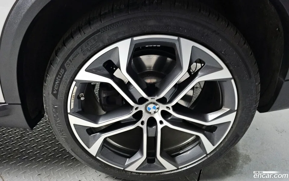 BMW X5 xDrive 30d xLine 2022 — миниатюра 2