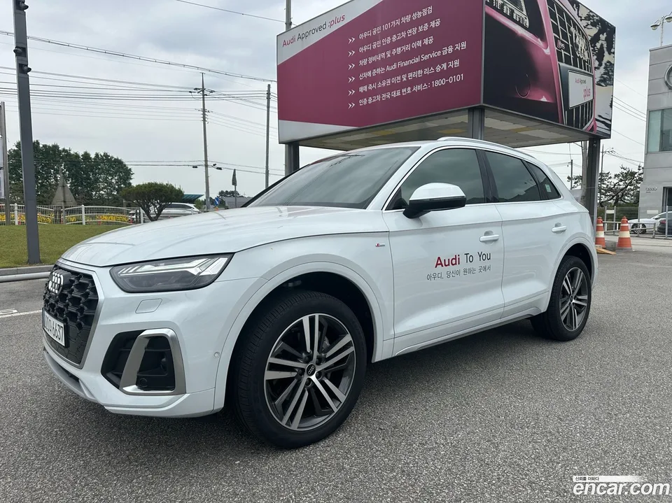 Audi Q5 45 TFSI 2023 — фото 1, купить с доставкой в Москву