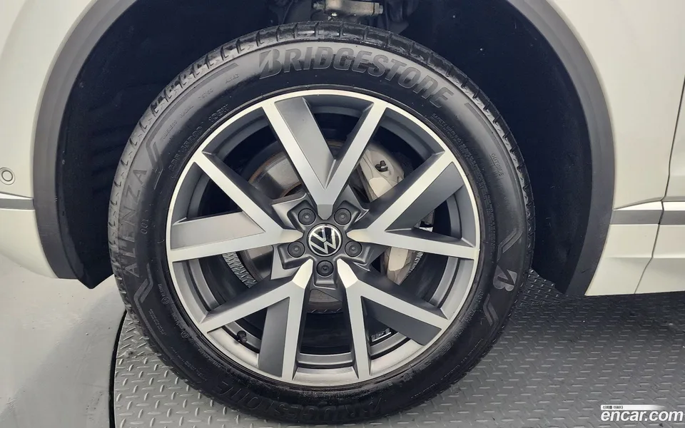 Volkswagen Touareg 3.0 TDI 2023 — миниатюра 2