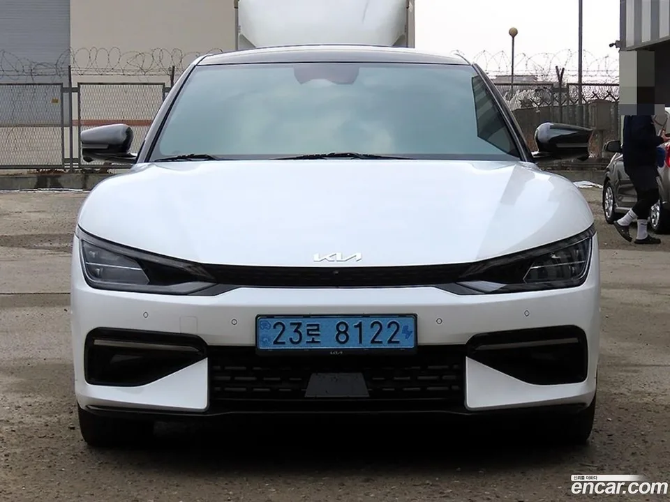 Kia EV6 4WD 2023 — фото 1, купить с доставкой в Москву