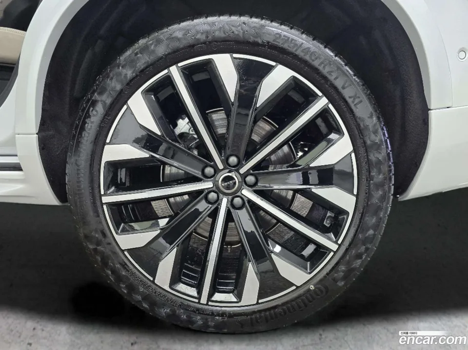 Volvo XC90 B6 2025 — миниатюра 2