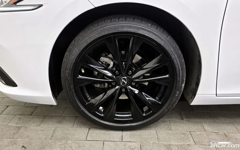 Lexus ES 300h F-Sport 2024 — миниатюра 2