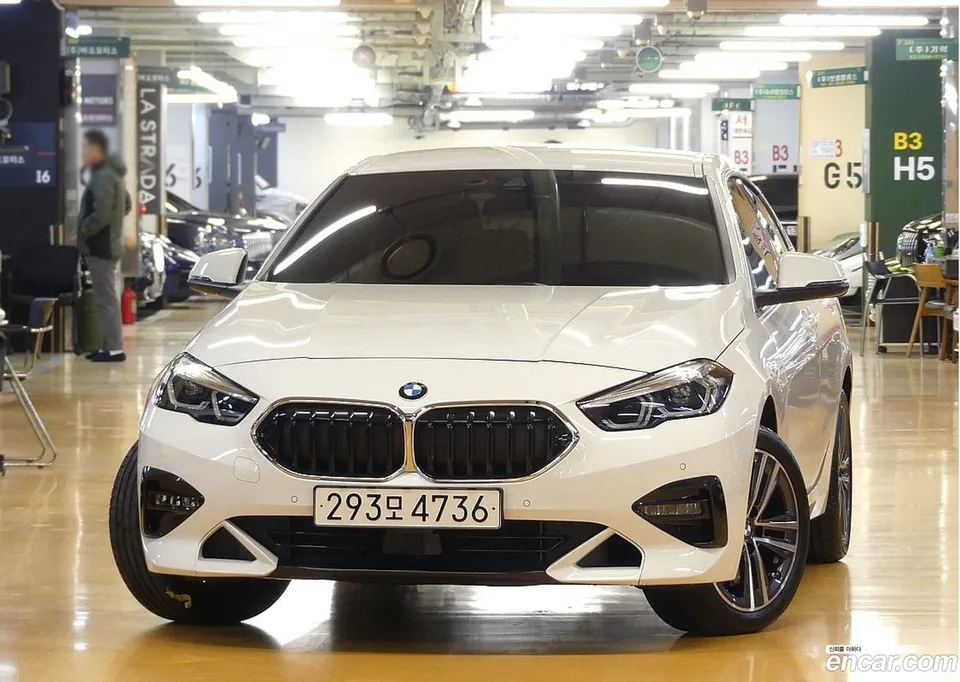 BMW 2 Series Gran Coupe 220i 2024 — миниатюра 3