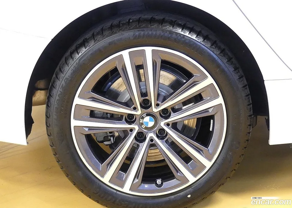 BMW 2 Series Gran Coupe 220i 2024 — thumbnail 5