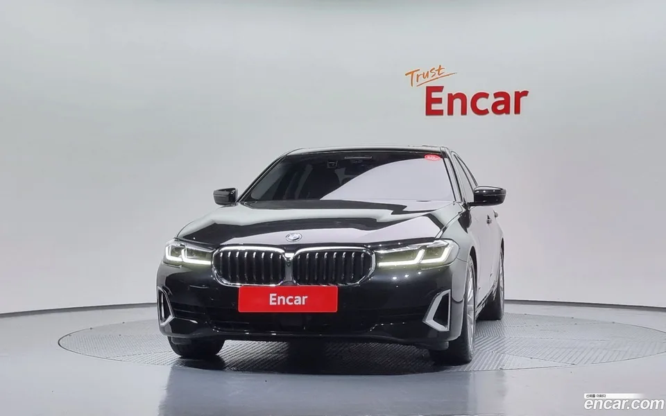 BMW 5 Series 520i 2023 — thumbnail 3