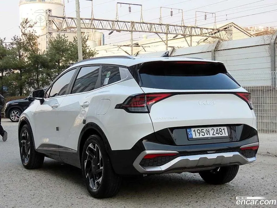 Kia Sportage 1.6 2WD 2023 — миниатюра 3